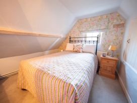 5 St. Michaels Close - Suffolk & Essex - 1166912 - thumbnail photo 16