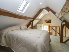 A bedroom with bed and window at Stable Cottage in Broadway