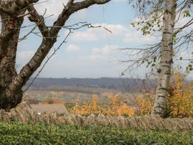 A view of trees and landscape at Stable Cottage in Broadway