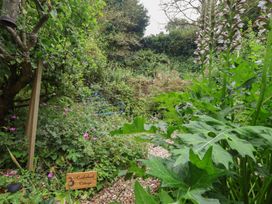 A garden with a sign at 3 Cumberland Cottages in Ringmore