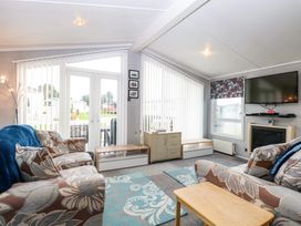 3 Bure Close - Norfolk - 1167293 - thumbnail photo 3