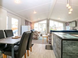 3 Bure Close - Norfolk - 1167293 - thumbnail photo 10