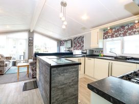 3 Bure Close - Norfolk - 1167293 - thumbnail photo 11