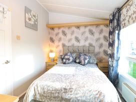 3 Bure Close - Norfolk - 1167293 - thumbnail photo 17