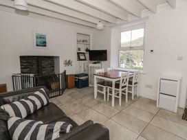 A living room with a dining table and chairs at Brynmorfa in Llandysul