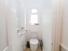 A bathroom featuring a toilet and sink at Highland House in Sheringham