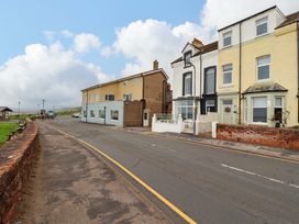 A street scene with houses along a road at 2 The Crescent