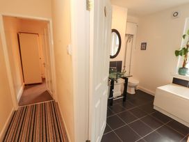 A bathroom with a sink, toilet and bathtub at 2 The Crescent