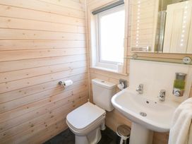 A bathroom with a sink and toilet at Dovestone Luxury Lodges (sleeps 4) - pets welcome Greenfield
