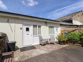 An outdoor area with chairs and a table at Stable Cottage Cottonshopeburnfoot near Otterburn