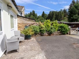 An outdoor area with a table and chairs at Stable Cottage Cottonshopeburnfoot near Otterburn