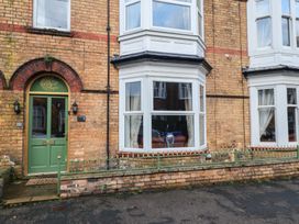 An entrance with a green door and windows at Rutland Grange in Filey