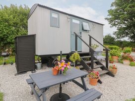 A cabin with stairs and a garden at Teg in Prospidnick near Porthleven