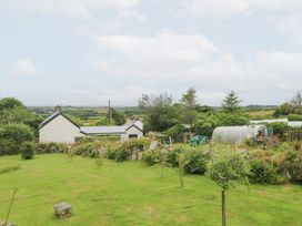 A garden with a house and shed at Teg in Prospidnick near Porthleven