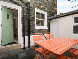 An outdoor seating area with a table and chairs at Capella Cottage in Keswick