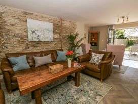 A living room with sofas and a coffee table at La Bastille in Maenclochog