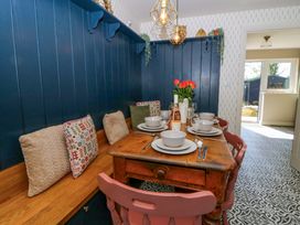 A dining room with a table set for four at La Bastille in Maenclochog
