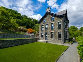 A house with garden and steps at Riverside in Ambleside