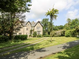 A house with a garden and driveway at Plas Pontfaen near Fishguard and Newport, Pembrokeshire