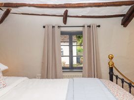 A bedroom with a window and bed at 1 Myrtle Cottages Stokeinteignhead