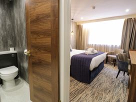 King Hotel Room - North Wales - 1168207 - thumbnail photo 8