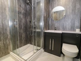 King Hotel Room - North Wales - 1168207 - thumbnail photo 9