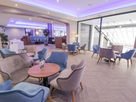 King Hotel Room - North Wales - 1168207 - thumbnail photo 18