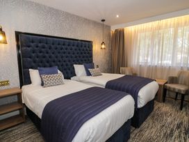 Twin Hotel Room - North Wales - 1168208 - thumbnail photo 3