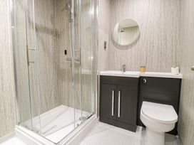 Twin Hotel Room - North Wales - 1168208 - thumbnail photo 8