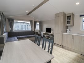 Lido Gold 120 - North Wales - 1168417 - thumbnail photo 6