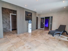 A spa area with a water dispenser and lounge chair at Woodlands Platinum (WO29) in Ruthin