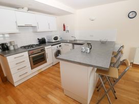 15 Sovereign House - South Wales - 1168491 - thumbnail photo 15