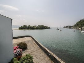 An outdoor view of water and boats at Seafarer's Haven in Porthmadog