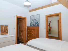 A bedroom with a chest of drawers and a mirror at Pucklechurch in Kingsteignton