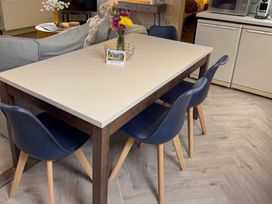 A dining room with a table and chairs at The Hayloft in Lostwithiel
