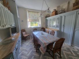 A dining room with a table and chairs at Ashleigh House 