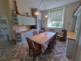 A dining room with a table and chairs at Ashleigh House