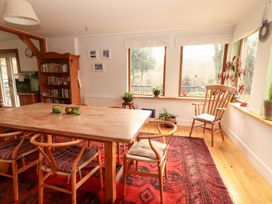 A dining room with a table and chairs at Shanti Gher in Bantry