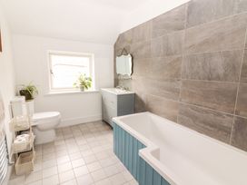A bathroom with a bathtub, sink and toilet at Shanti Gher in Bantry