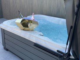 A hot tub with champagne and glasses at Number 7 in Bishop Sutton