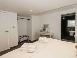 A bedroom with towels on the bed and a dressing table at Number 7, Bishop Sutton