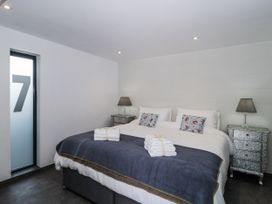 A bedroom with a bed and bedside tables at Number 7 Bishop Sutton