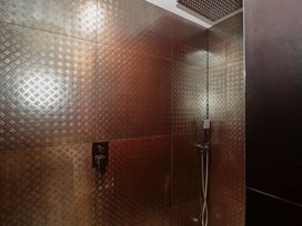 A shower with metal wall panels at Number 7 in Bishop Sutton