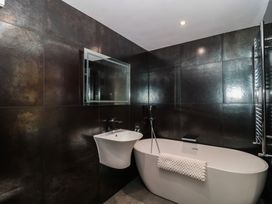 A bathroom with a bathtub and bidet at Number 7 in Bishop Sutton