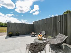 An outdoor seating area with chairs and a table at Number 7 in Bishop Sutton