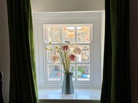 A window with flowers in a vase at Quarryman's cottage in Beddgelert