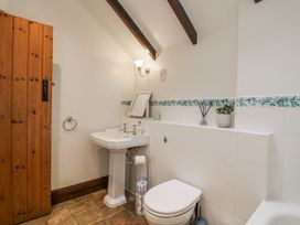 A bathroom with a sink and toilet at White Gates in Banham