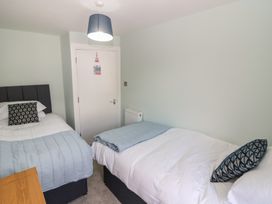 A bedroom with a double bed and a single bed at 21A High Street, Jedburgh