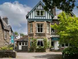A building with a sign reading Rosemount in Windermere