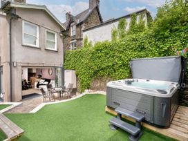 A garden with a hot tub and seating area at Rosemount Boutique in Windermere